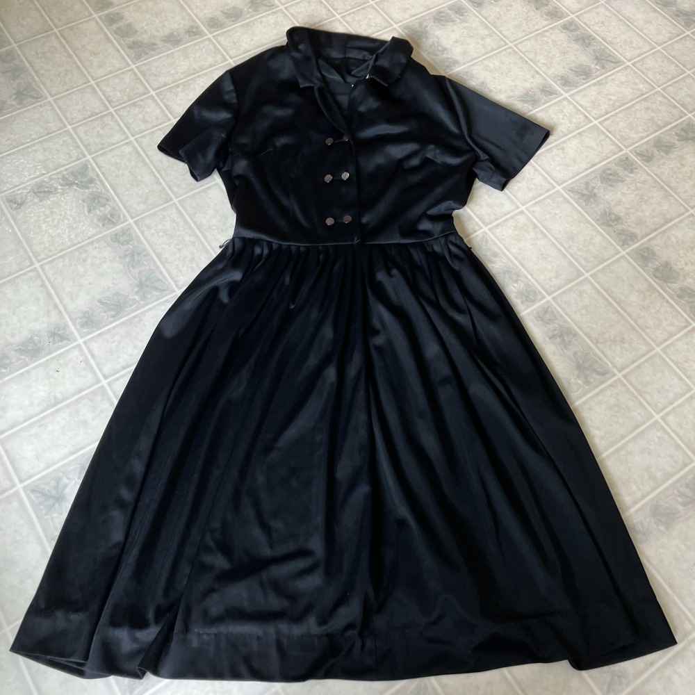 Beeline Fashions Vintage Short Sleeve Double Button Pleated Skirt Dress  Size 16